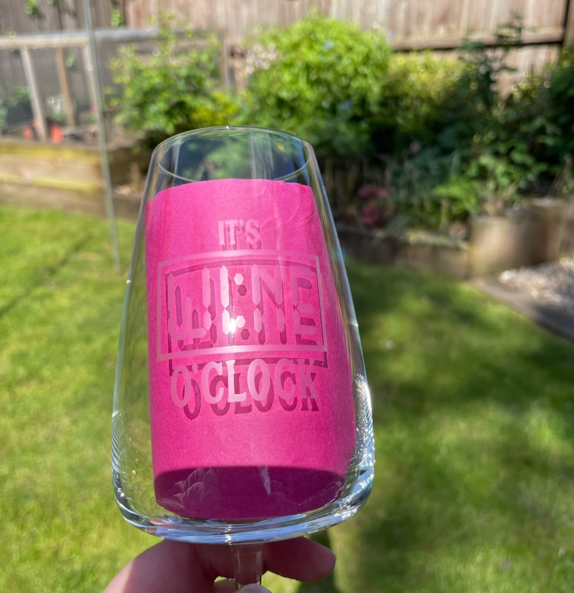 Etched wine o'clock glass